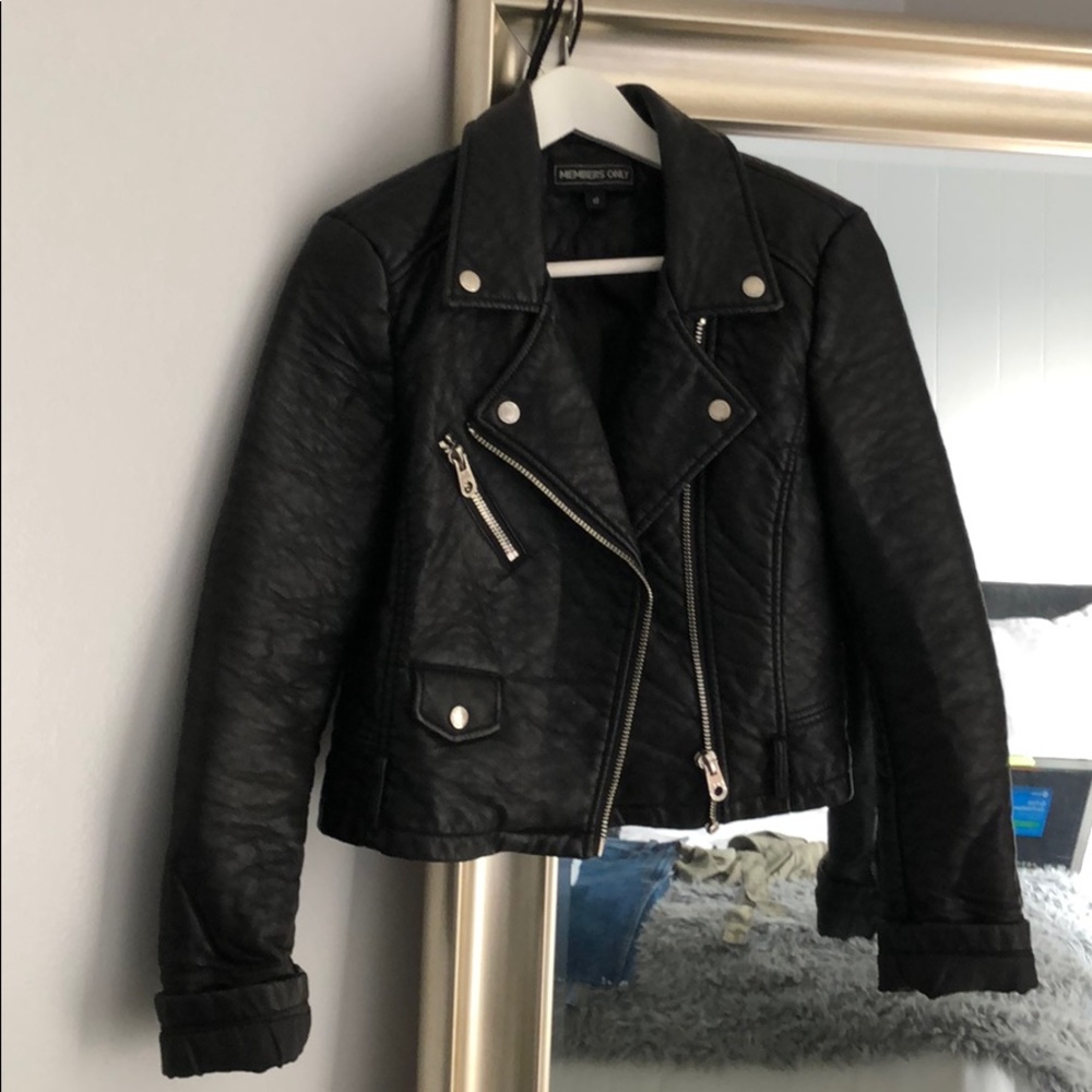 MEMBERS ONLY CROPPED LEATHER JACKET